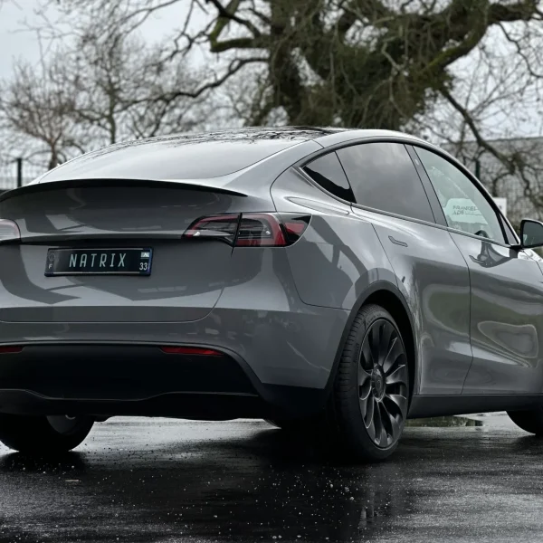 Covering gris nardo sur une Tesla model y